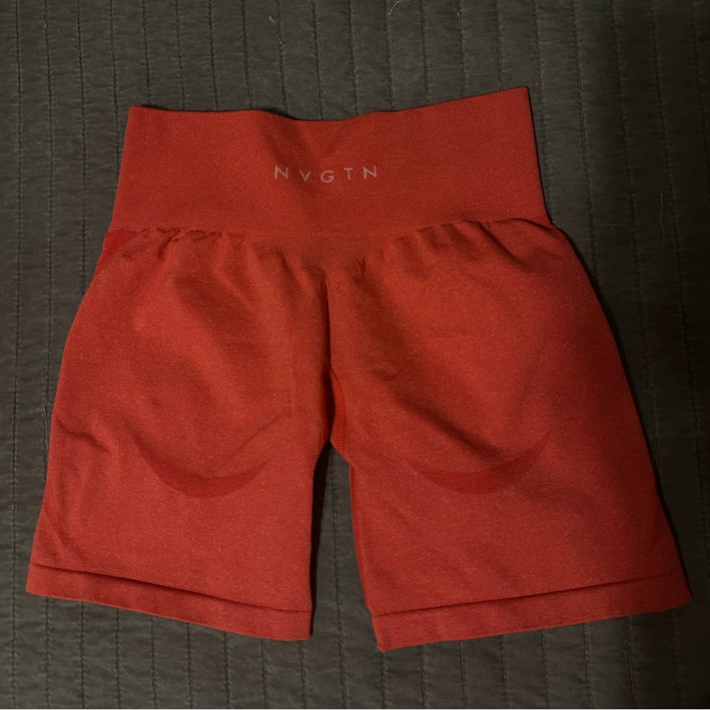 nvgtn red contour shorts